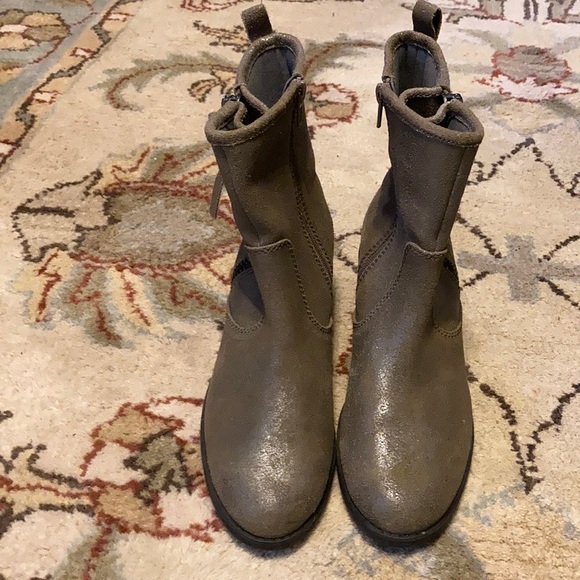 Clarks size 7 taupe boots - Picture 2 of 6